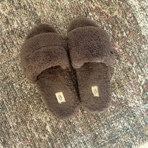 UGG Cozette Slide Slippers (Size 10)
Excellent used condition.